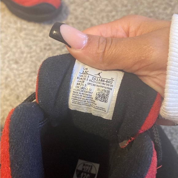 Kids Jordans - Picture 4 of 4